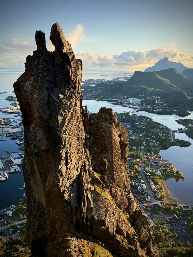 Kveldslys over Svolværgeita